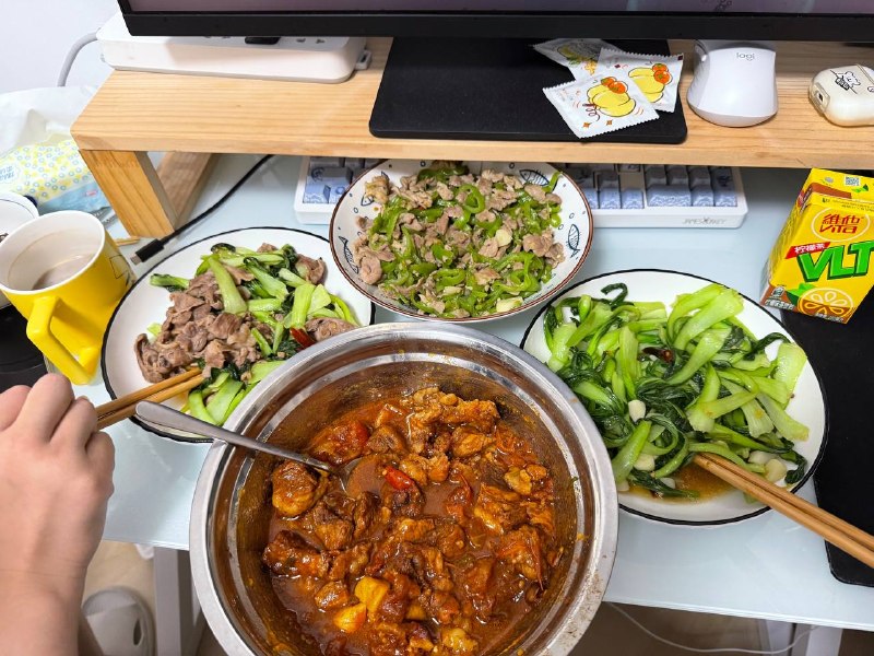 #一人食两只猪吃四个菜咯