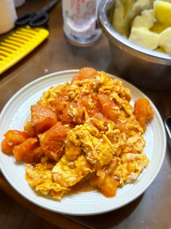 清炒菠菜鲫鱼豆腐汤鸡肉炒口蘑番茄鸡蛋可能其貌不扬🥹🥹，但是极其好吃😋😋，已经严肃光盘😭😭#两人食清炒菠菜鲫鱼豆腐汤鸡肉炒口蘑番茄鸡蛋可能其貌不扬🥹🥹，但是极其好吃😋😋，已经严肃光盘😭😭#两人食
