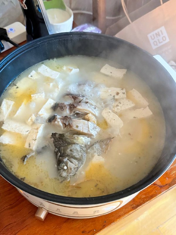清炒菠菜鲫鱼豆腐汤鸡肉炒口蘑番茄鸡蛋可能其貌不扬🥹🥹，但是极其好吃😋😋，已经严肃光盘😭😭#两人食清炒菠菜鲫鱼豆腐汤鸡肉炒口蘑番茄鸡蛋可能其貌不扬🥹🥹，但是极其好吃😋😋，已经严肃光盘😭😭#两人食