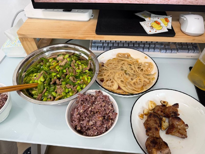 #一人食没错，狗女人又来蹭饭了