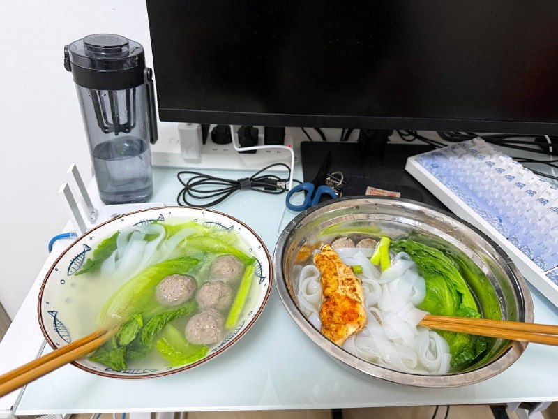 #一人食简简单单两碗河粉，两个蛋🍳